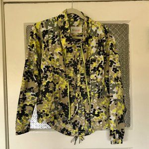 TWO by Vince Camuto windbreaker - size small - beige black chartreuse camo